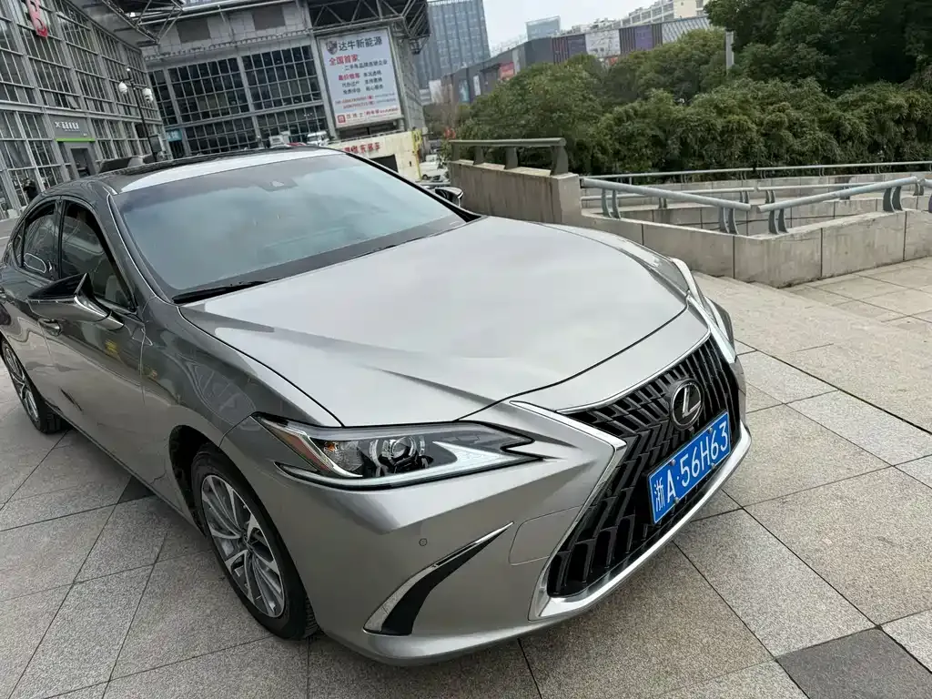 Lexus ES — фото 9