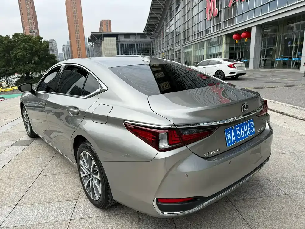 Lexus ES — фото 6