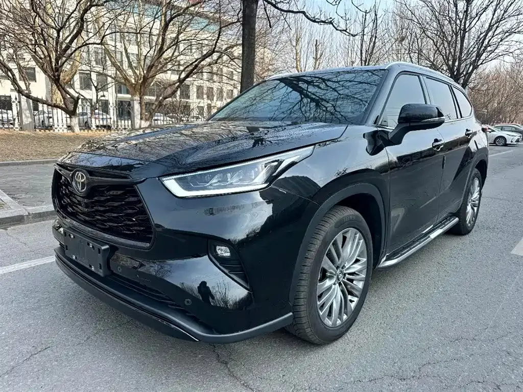 Toyota Highlander — фото 1