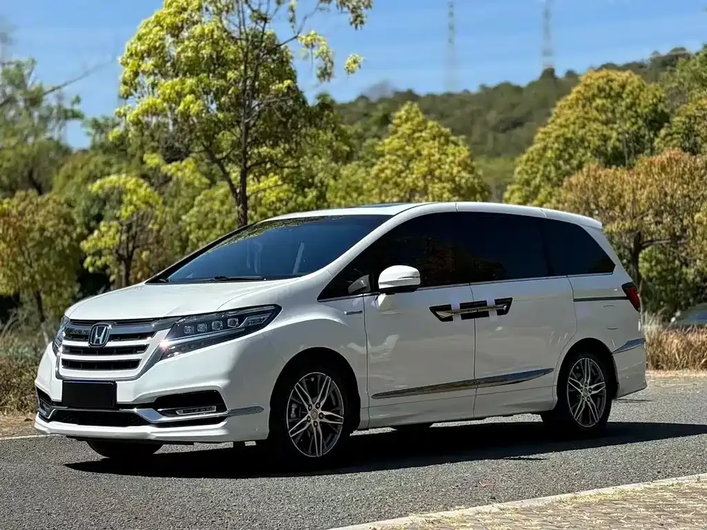 Honda Elysion — фото 1