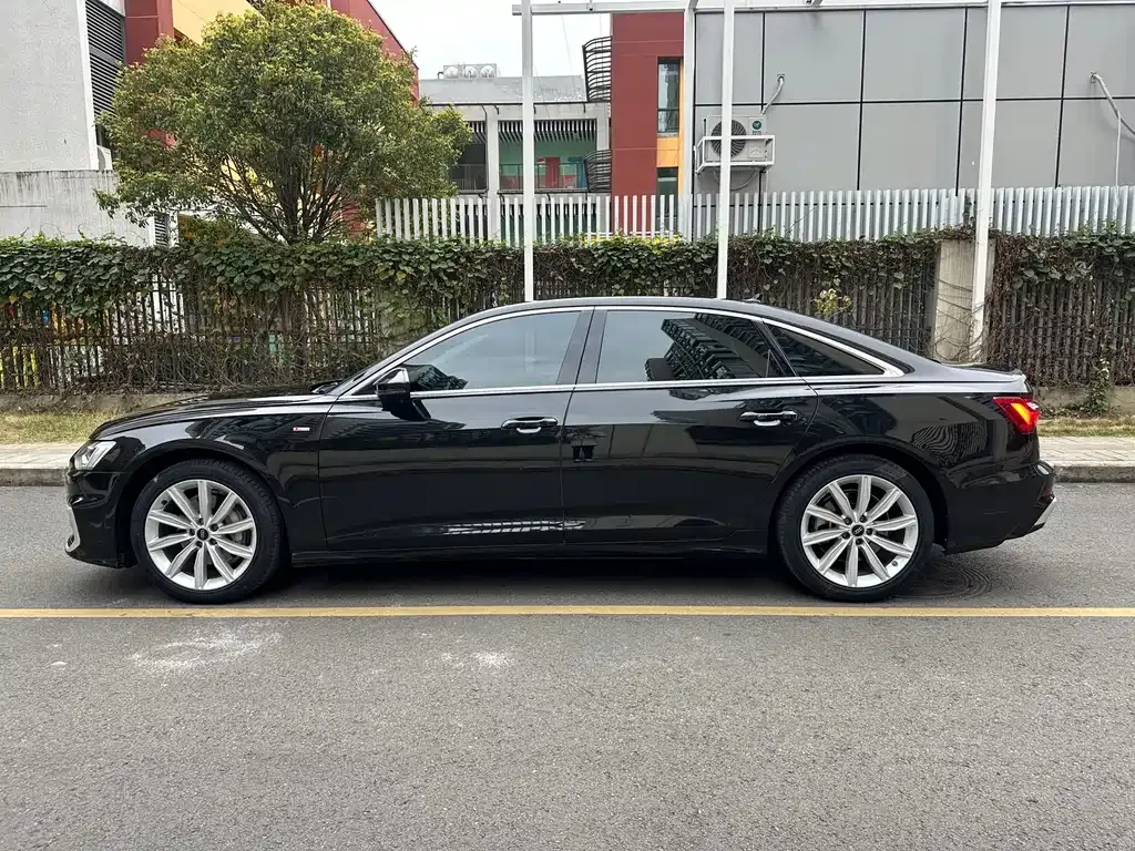 Audi A6L — фото 10