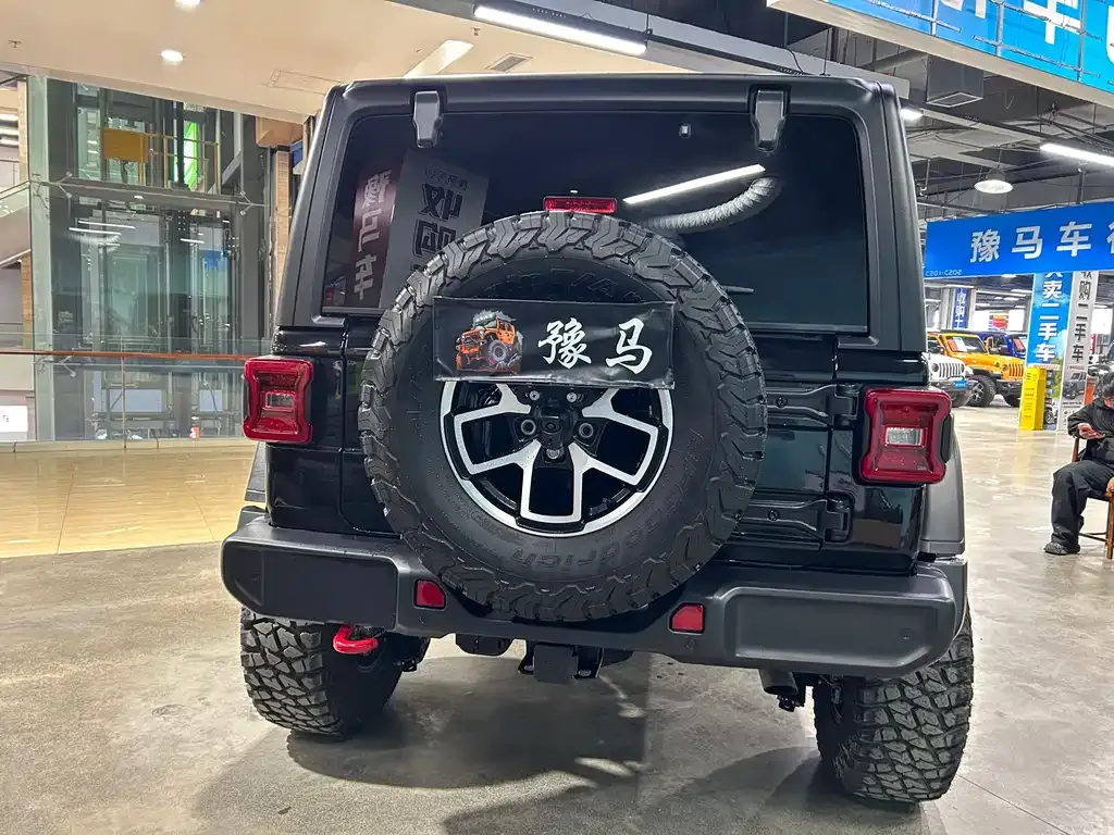 Jeep Wrangler — фото 7