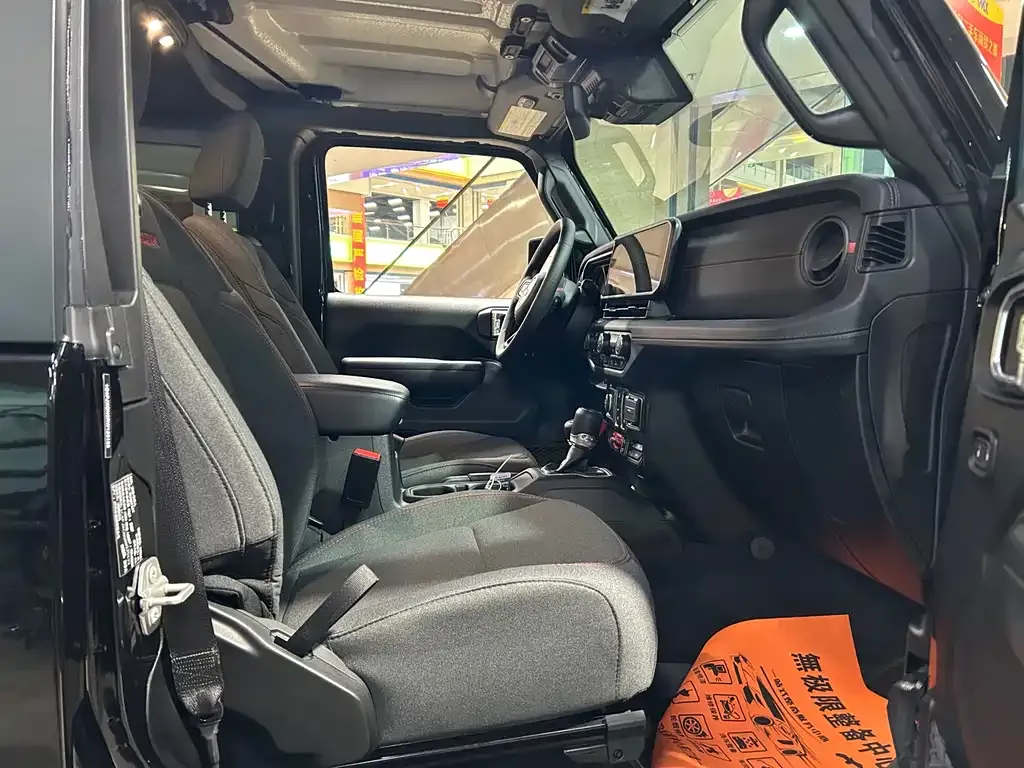 Jeep Wrangler — фото 9