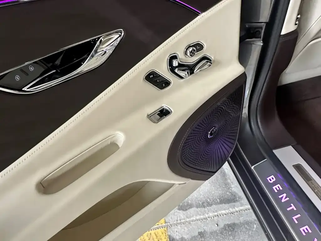 Bentley Flying Spur 2022 из CN, фото 8