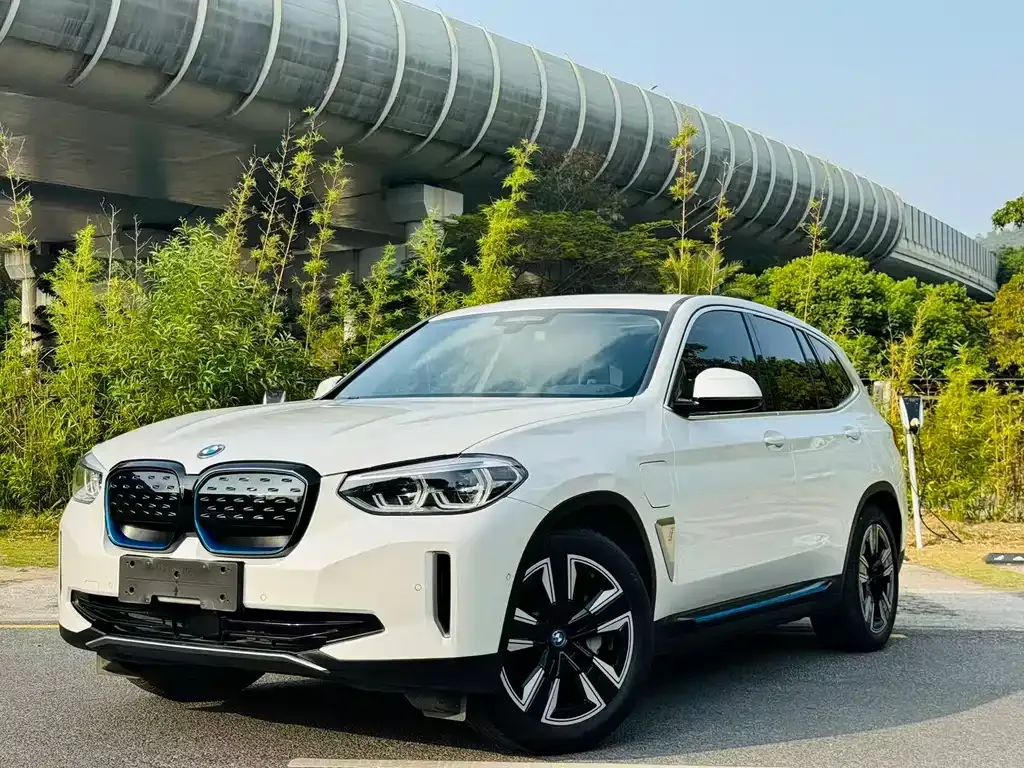 BMW iX3 — фото 1