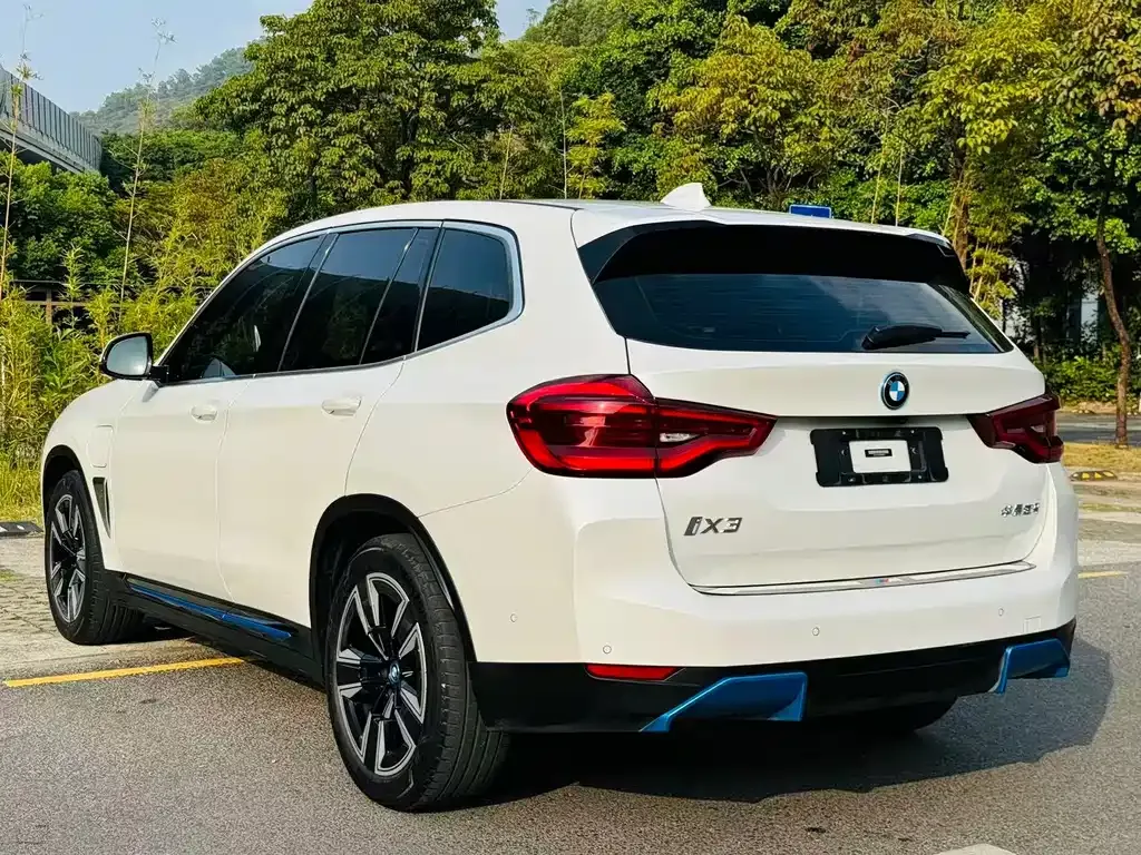 BMW iX3 — фото 6