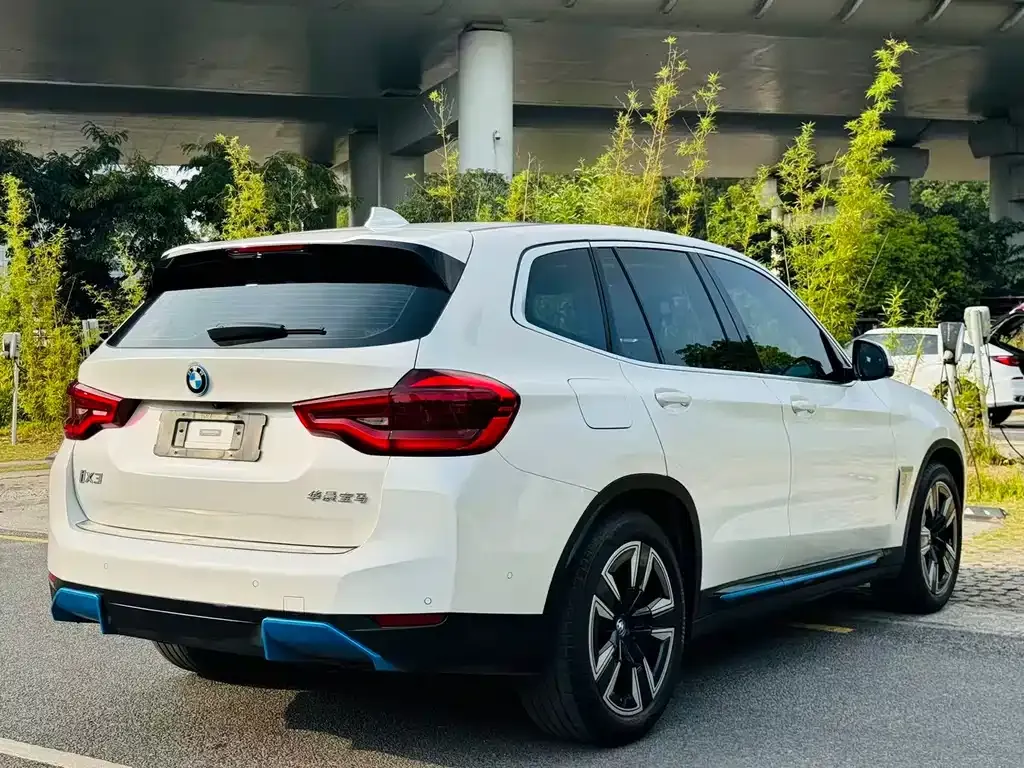 BMW iX3 — фото 4