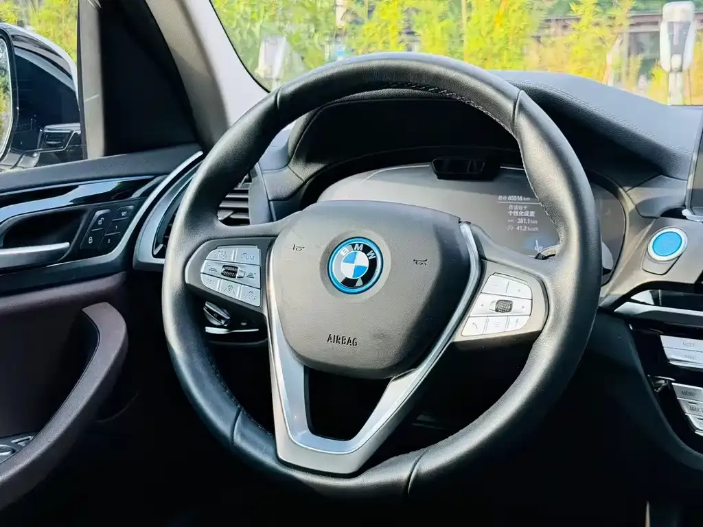 BMW iX3 — фото 2