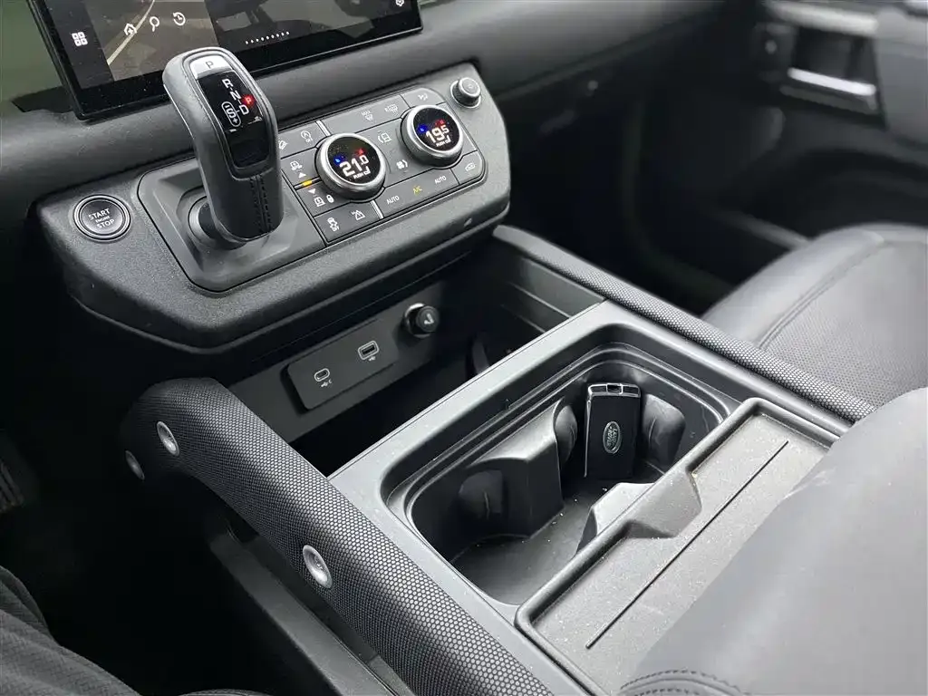Land Rover Defender 2023 из CN, фото 10