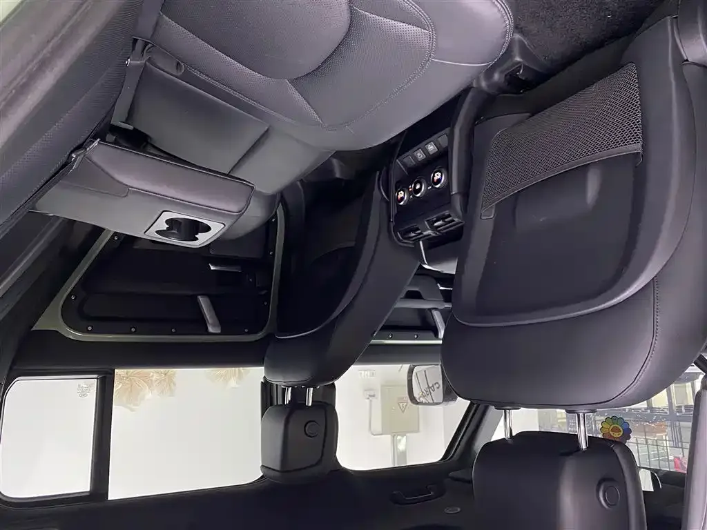 Land Rover Defender 2023 из CN, фото 2