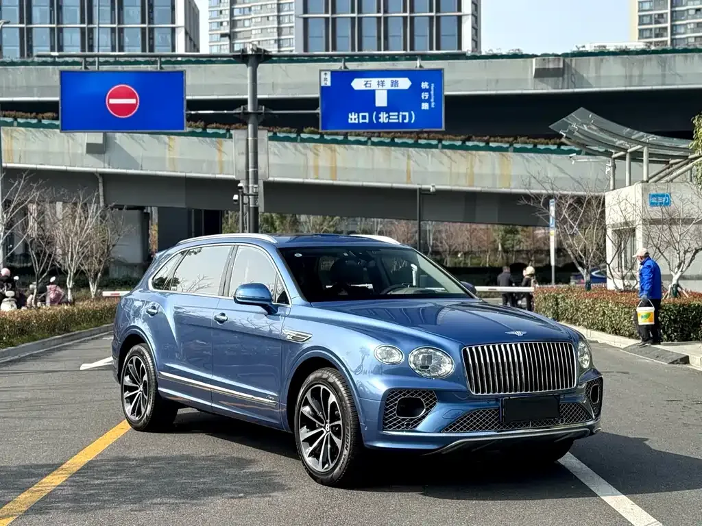 Bentley Bentayga 2023 из CN, фото 9
