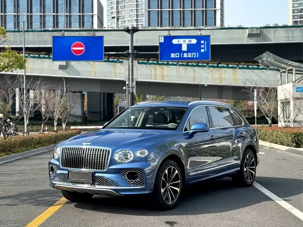 Bentley Bentayga 2023 из CN, фото 3