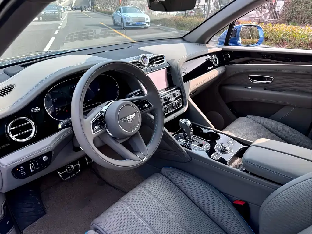 Bentley Bentayga 2023 из CN, фото 6