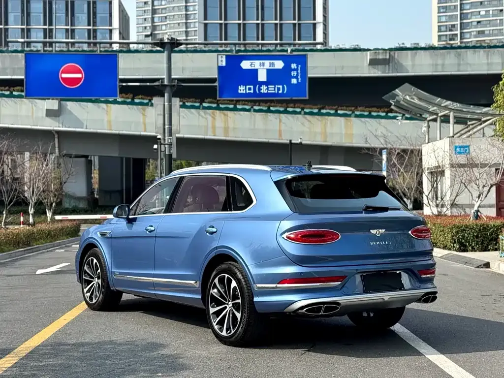 Bentley Bentayga 2023 из CN, фото 4