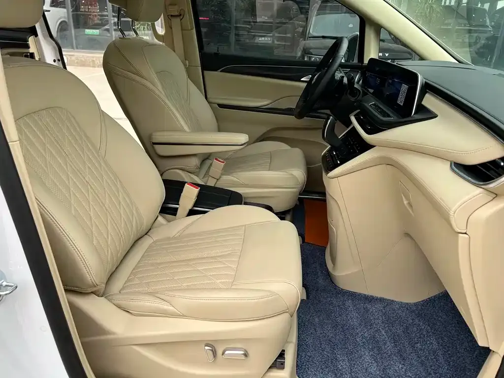 Buick GL8 2023 из CN, фото 6