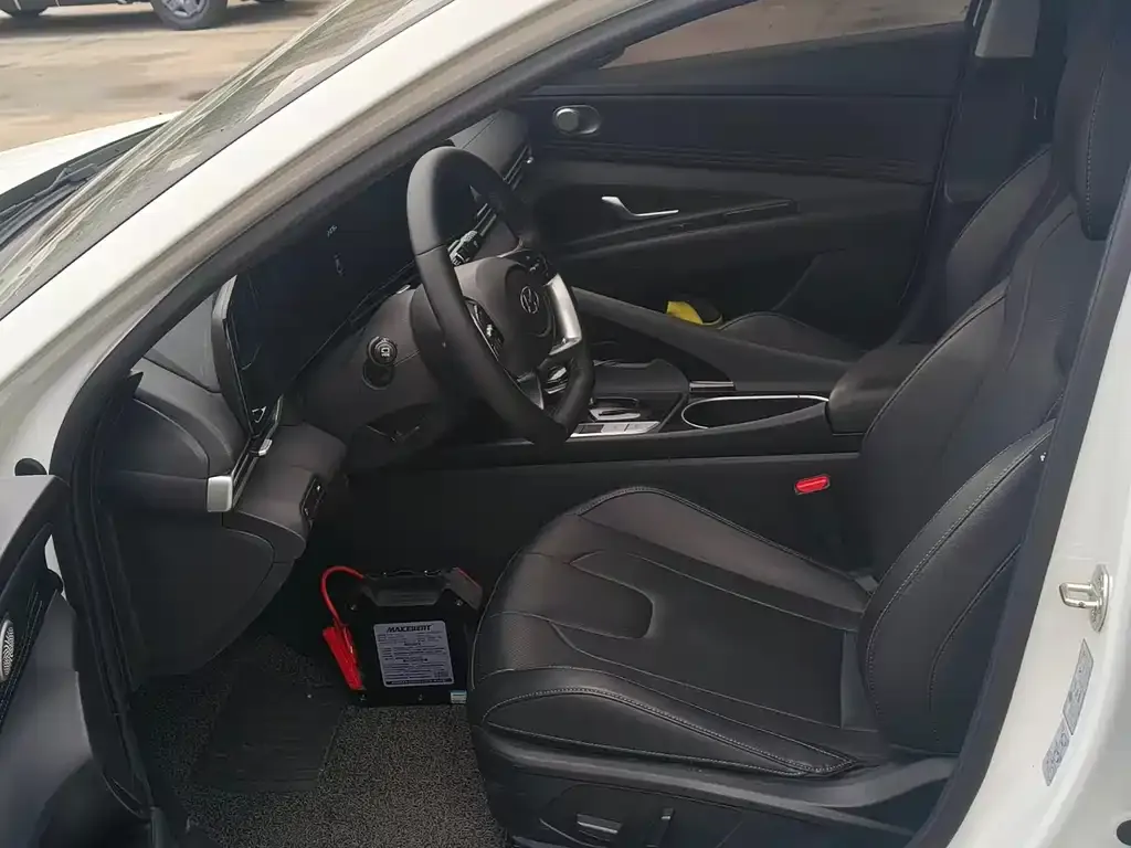 Hyundai Elantra 2022 из CN, фото 3