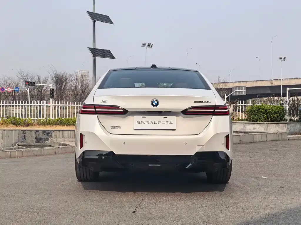 BMW i5 — фото 8