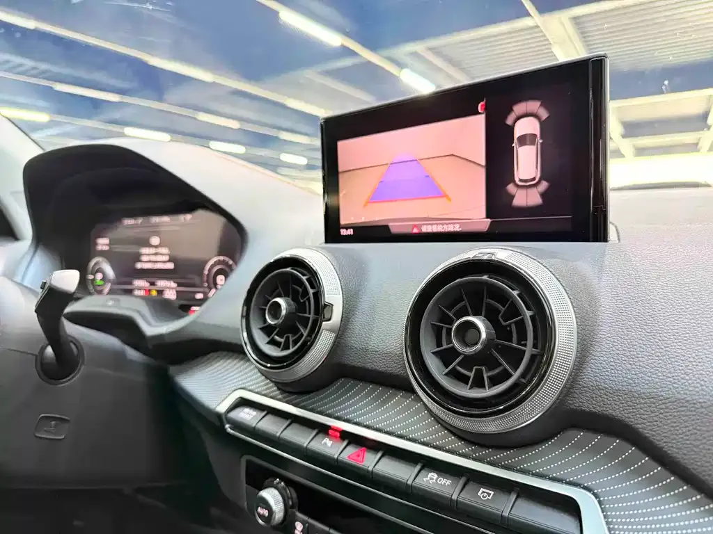 Audi Q2L e-tron 2022 из CN, фото 6