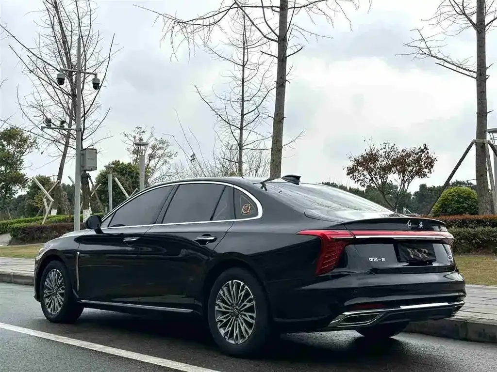 Hongqi H5 — фото 3