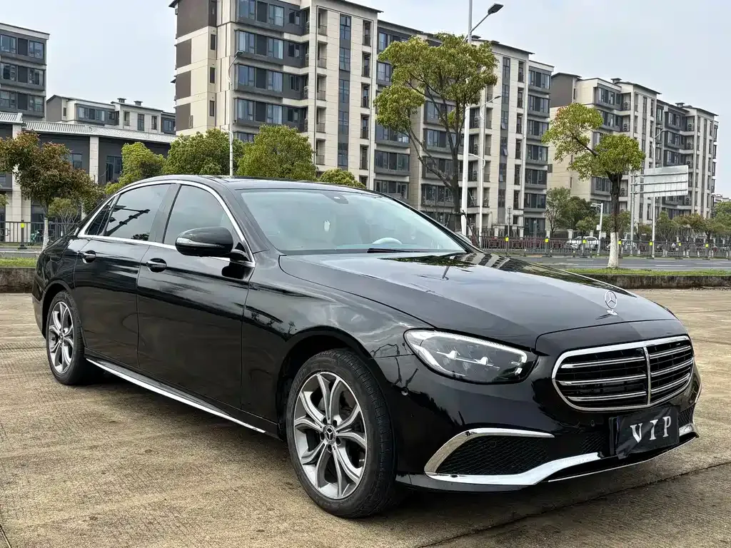 Mercedes-Benz E-Class — фото 7