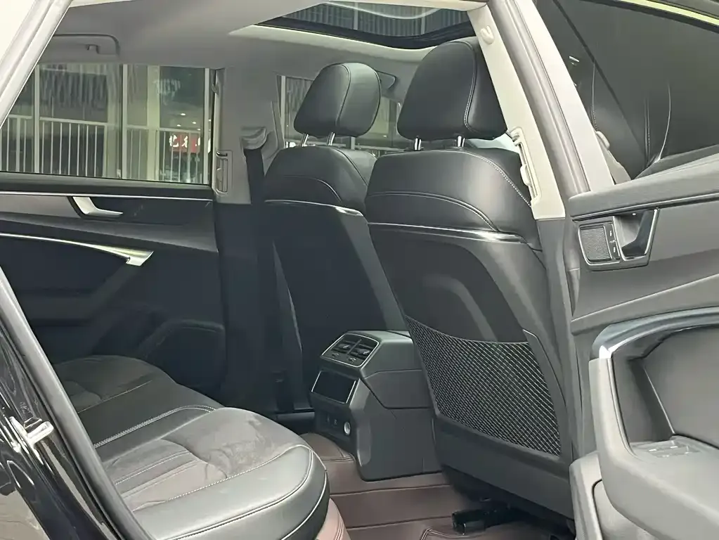 Audi A7L 2022 из CN, фото 2