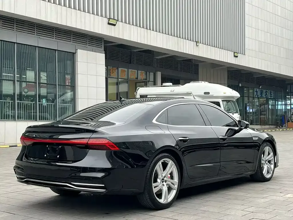 Audi A7L 2022 из CN, фото 3