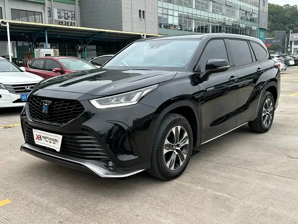 Toyota Crown Kluger 2023 из CN, фото 1