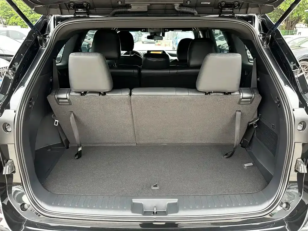 Toyota Crown Kluger 2023 из CN, фото 5