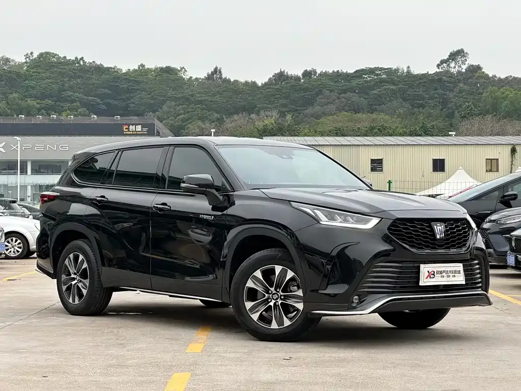 Toyota Crown Kluger 2023 из CN, фото 4