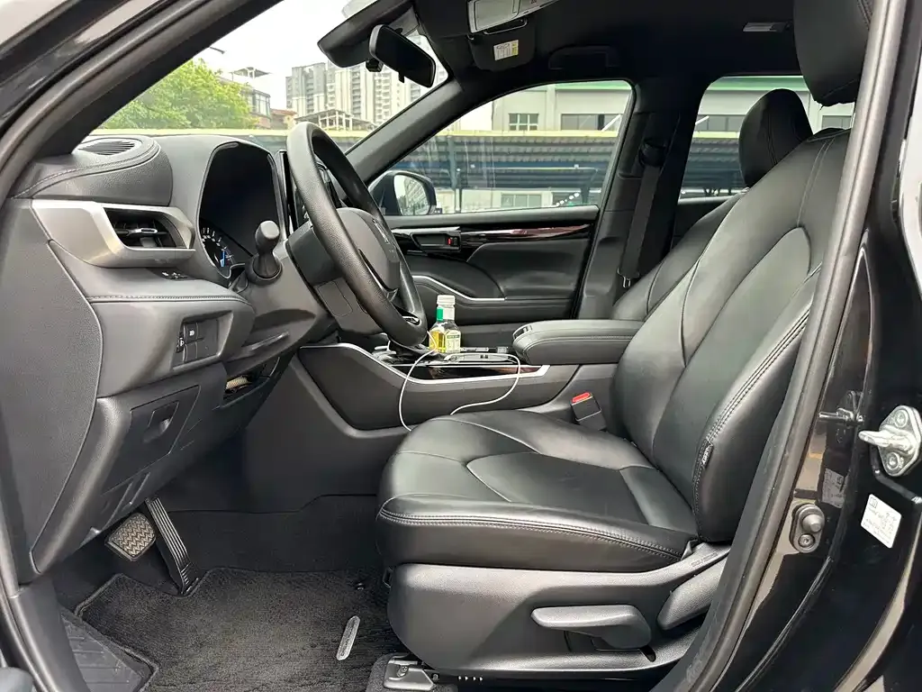 Toyota Crown Kluger 2023 из CN, фото 9