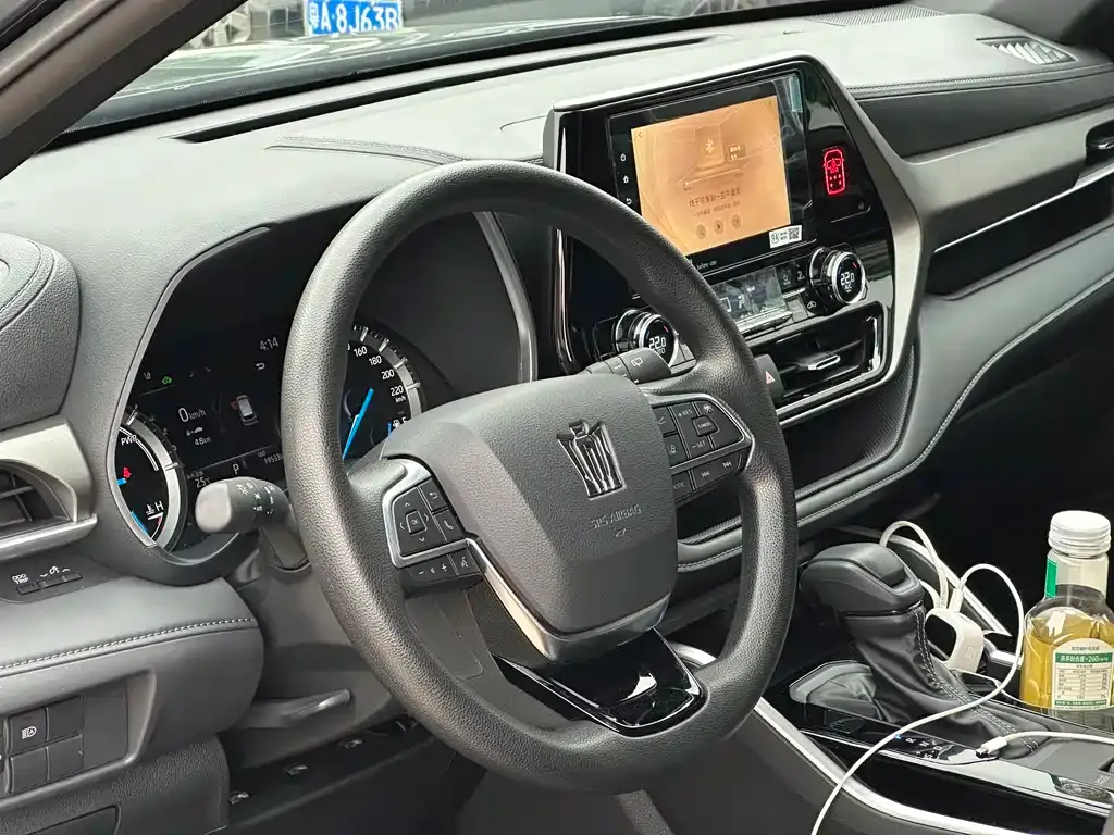 Toyota Crown Kluger 2023 из CN, фото 6