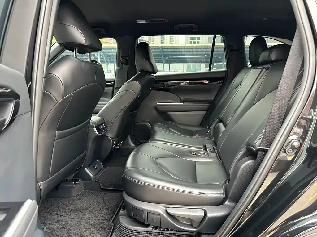 Toyota Crown Kluger 2023 из CN, фото 7