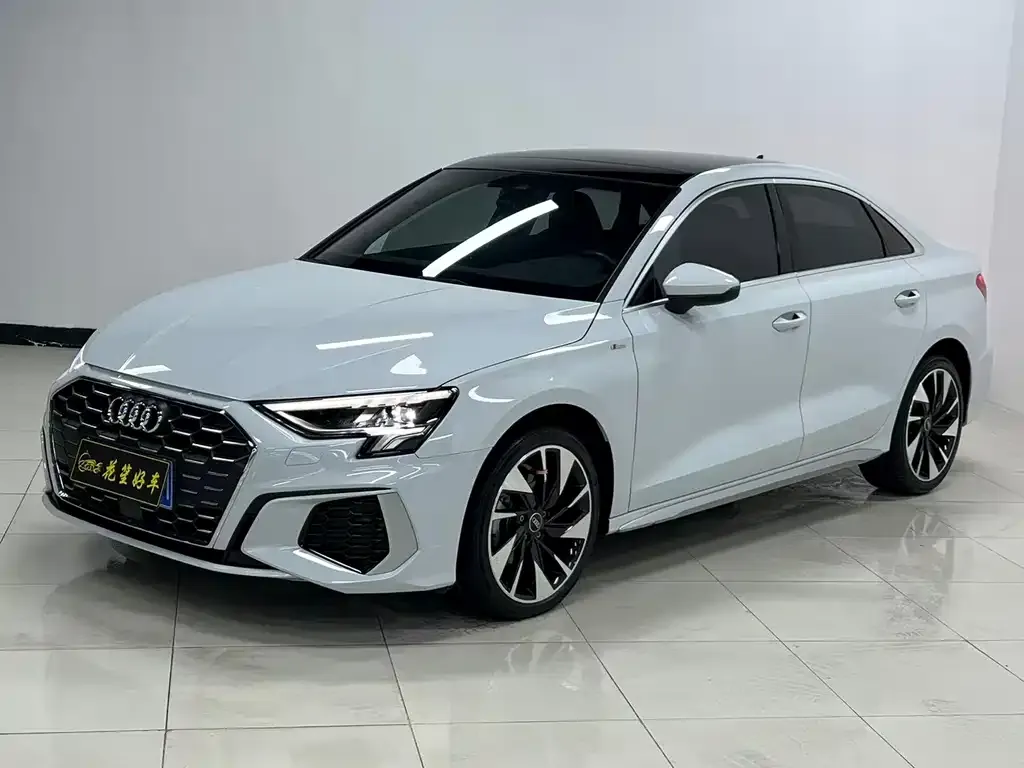 Audi A3 — фото 1