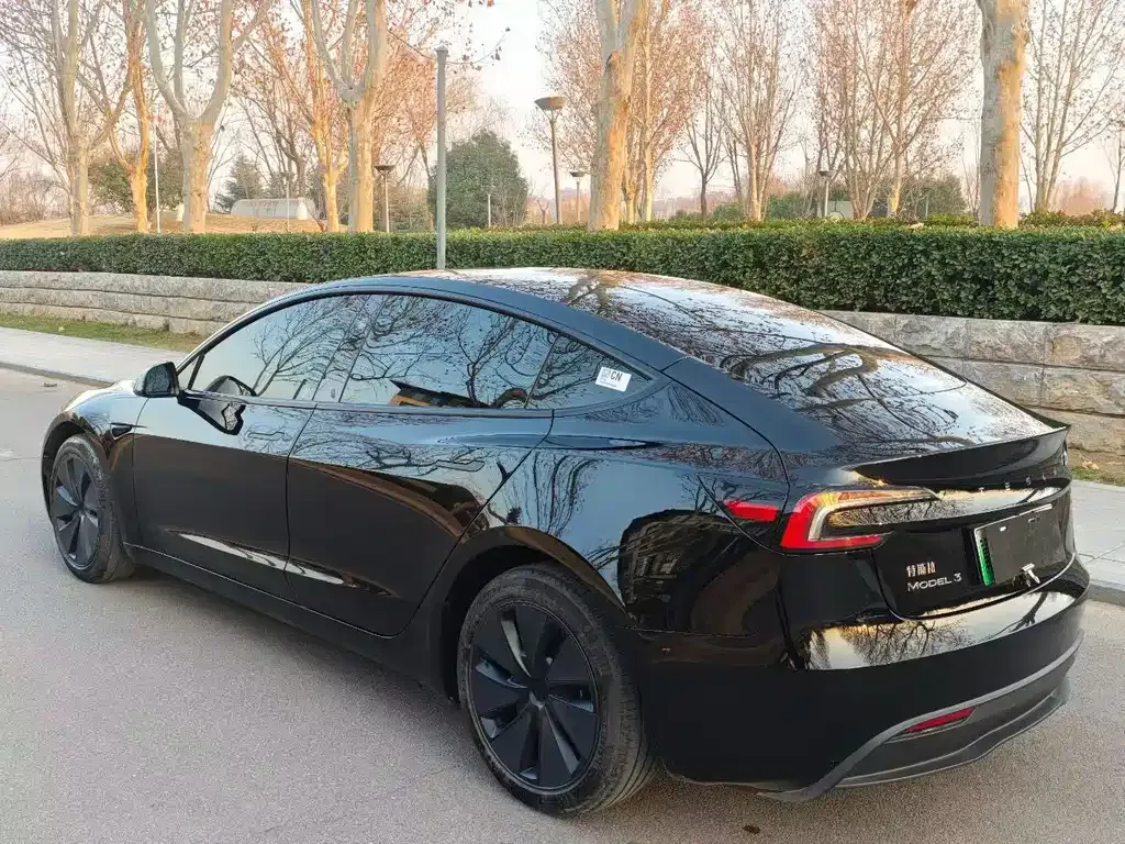 Tesla Model 3 — фото 3