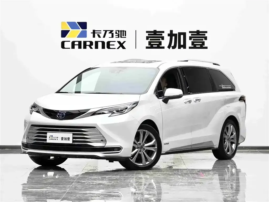 Toyota Sienna — фото 1