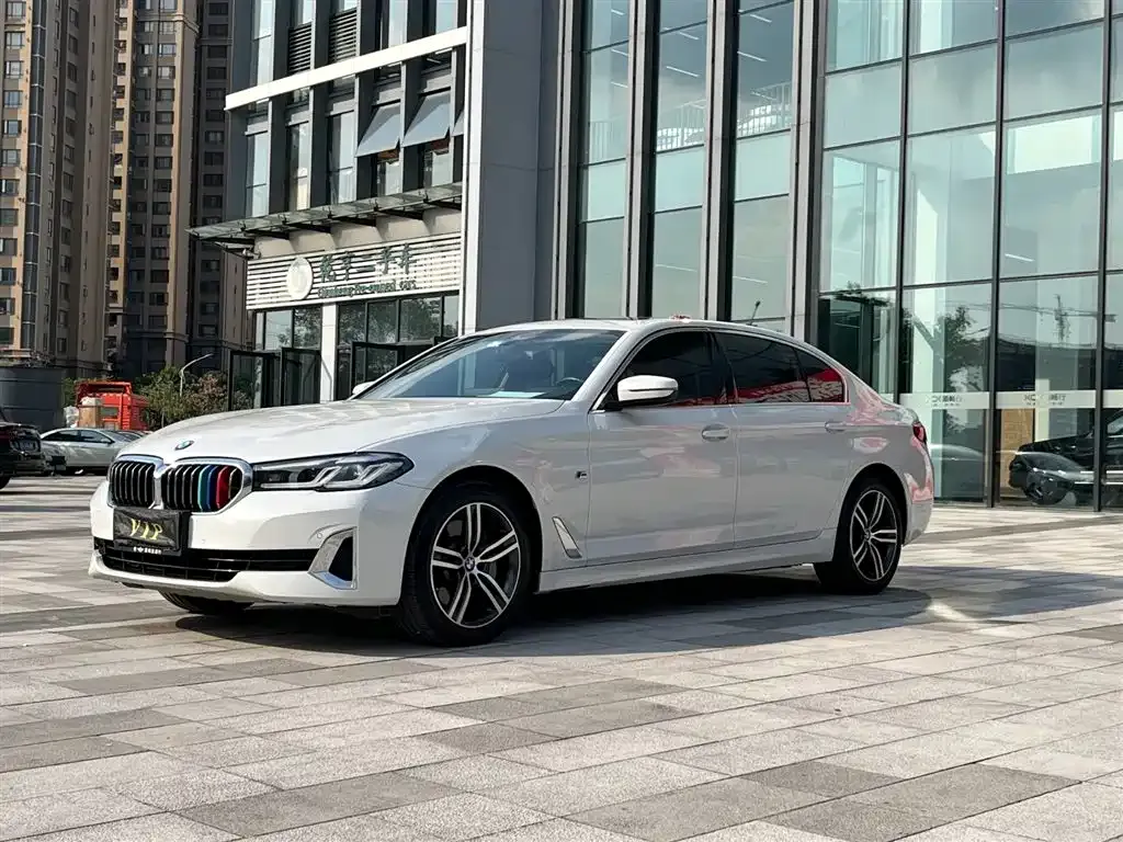 BMW 5 Series — фото 1