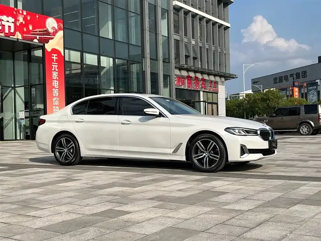 BMW 5 Series — фото 10