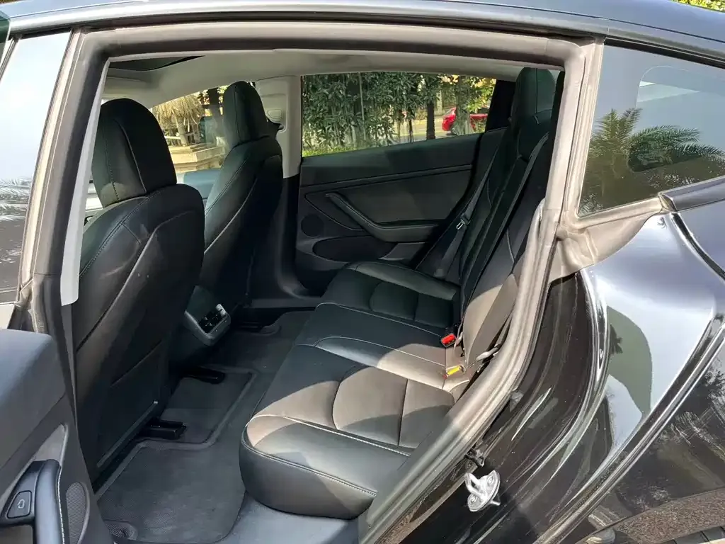 Tesla Model 3 — фото 4