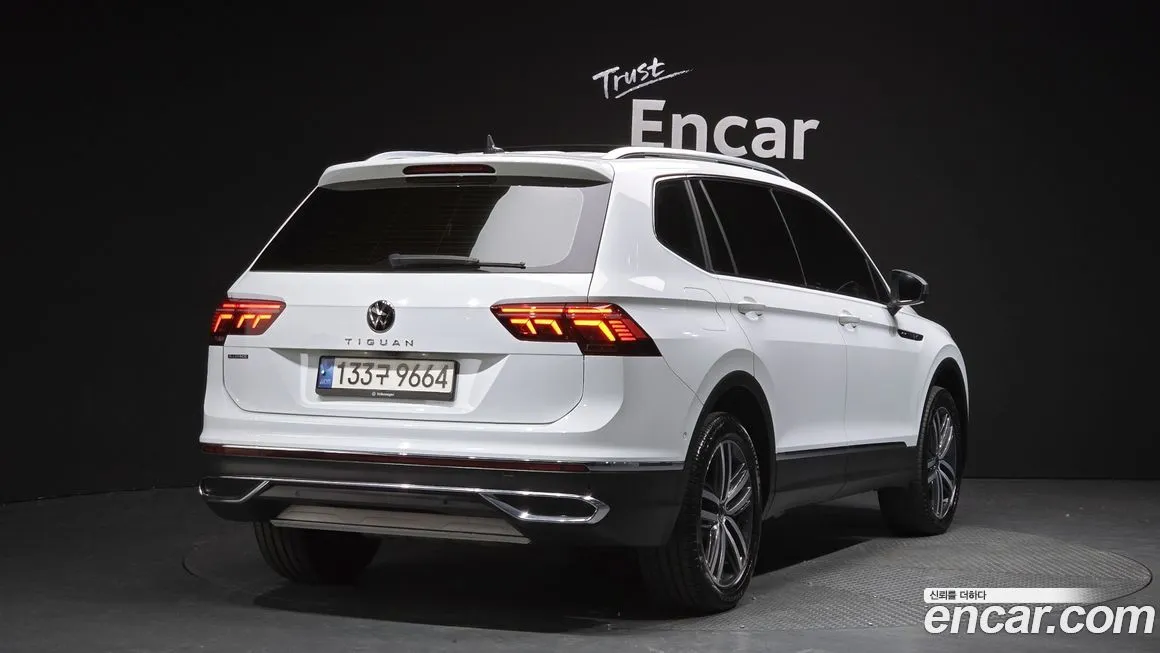 Volkswagen Tiguan — фото 9