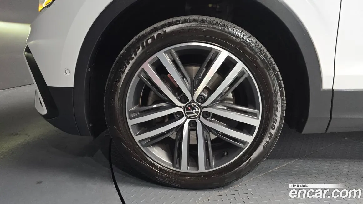 Volkswagen Tiguan — фото 2