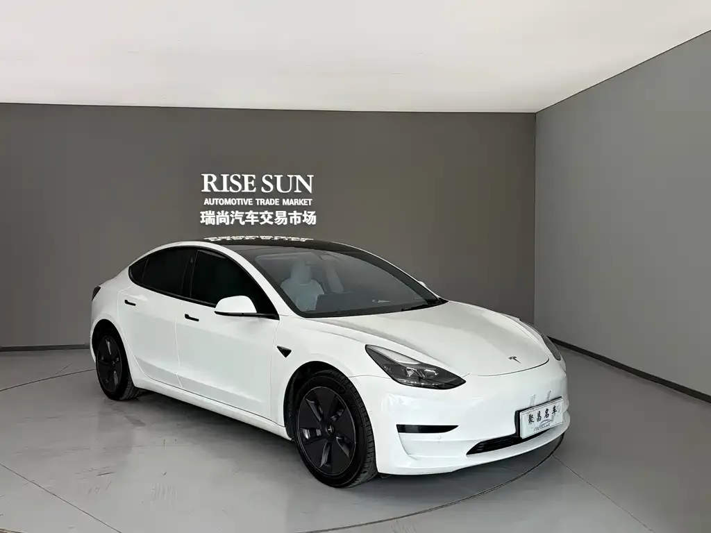 Tesla Model 3 — фото 9