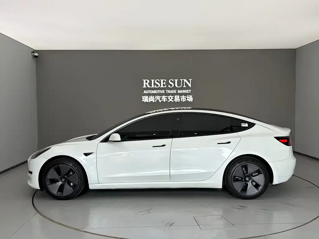 Tesla Model 3 — фото 7