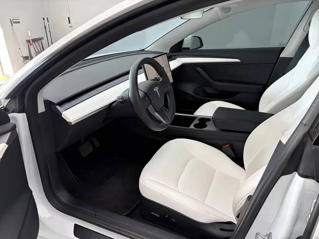 Tesla Model 3 — фото 4