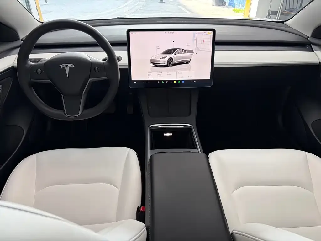 Tesla Model 3 — фото 5