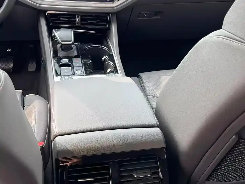Volkswagen Touareg 2022 из CN, фото 2