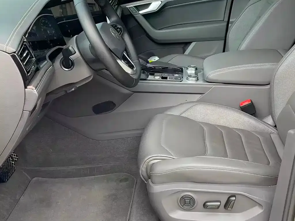 Volkswagen Touareg 2022 из CN, фото 3