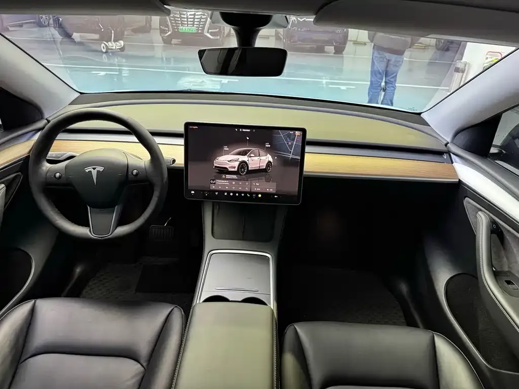 Tesla Model Y — фото 8