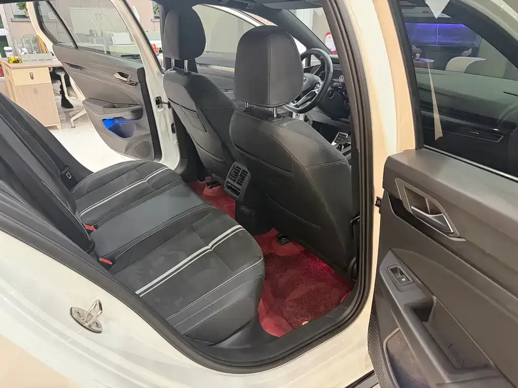 Volkswagen Golf 2022 из CN, фото 10