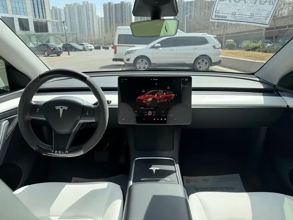 Tesla Model Y — фото 8