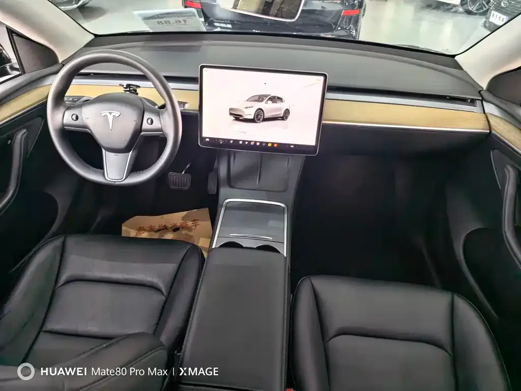 Tesla Model Y — фото 8